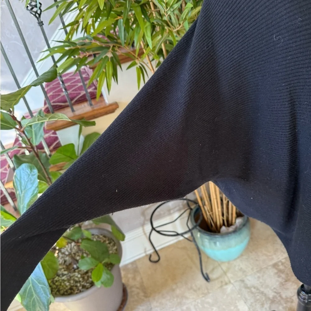 CARMEN by MARC VALVO ladies pull over a crewneck long sleeve black sweater MED - Picture 5 of 14